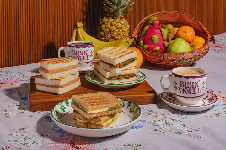 hybibik - BIBIK VIOLET TOAST TRIO

Credit: BIBIK VIOLET