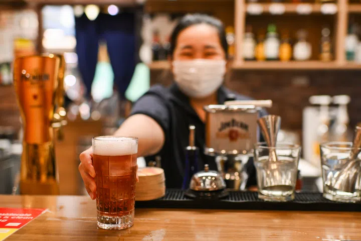 ST20250829_202558000536/hysupermart06/Shintaro Tay/Tan Hsueh Yun/

Don Don Donki bar and dining areas at Orchard Central on Aug 29, 2025.


