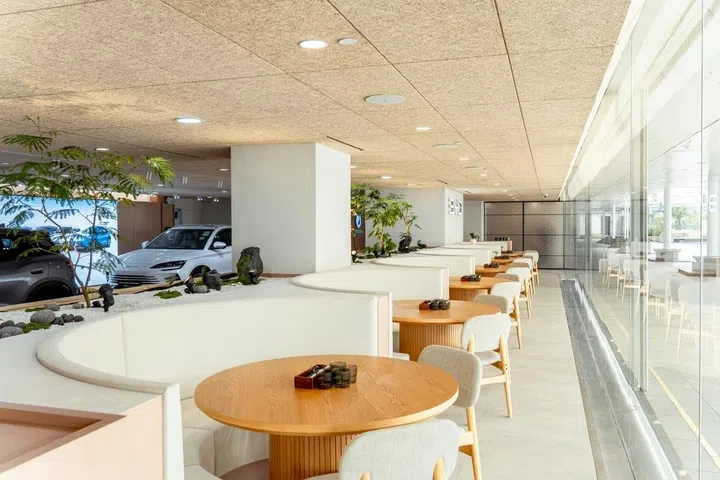 BYD by 1826 IMM cafe seating