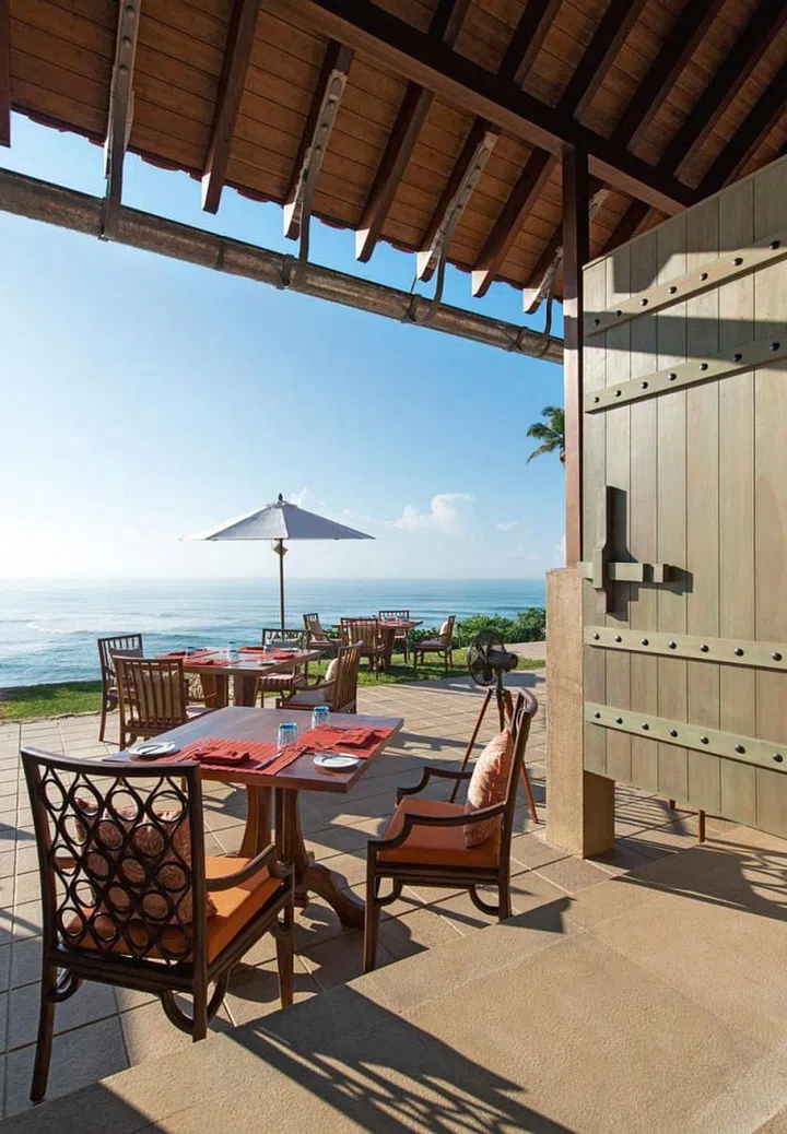Tuck into the day’s freshest catch at the Ocean Terrace.