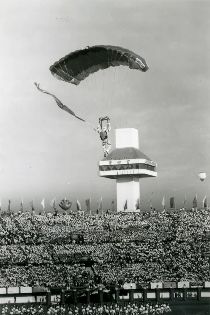 One of the 24 parachutists from the School of Commando Training landing during the free-fall event of the National Day Parade at the National Stadium on 9 August 1989.  