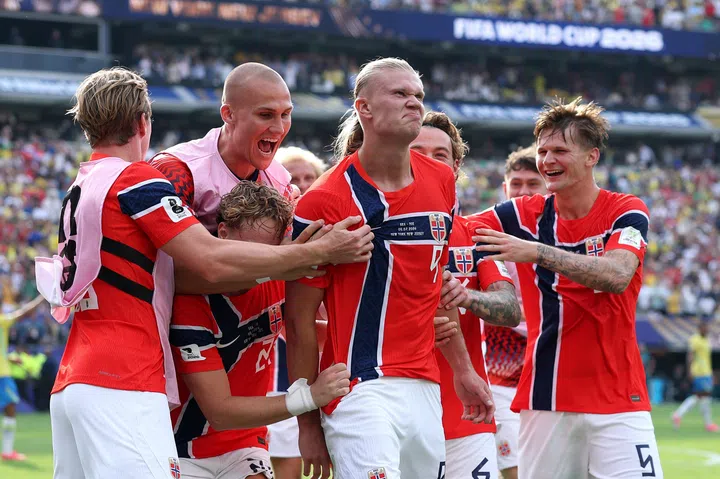 EAST RUTHERFORD, NEW JERSEY - JULY 05: Erling Haaland #9 of Norway celebrates with teammates after scoring his team's second goal during the FIFA World Cup 2026 Round of 16 match between Brazil and Norway at New York New Jersey Stadium on July 05, 2026 in East Rutherford, New Jersey. (Photo by Al Bello/Getty Images)