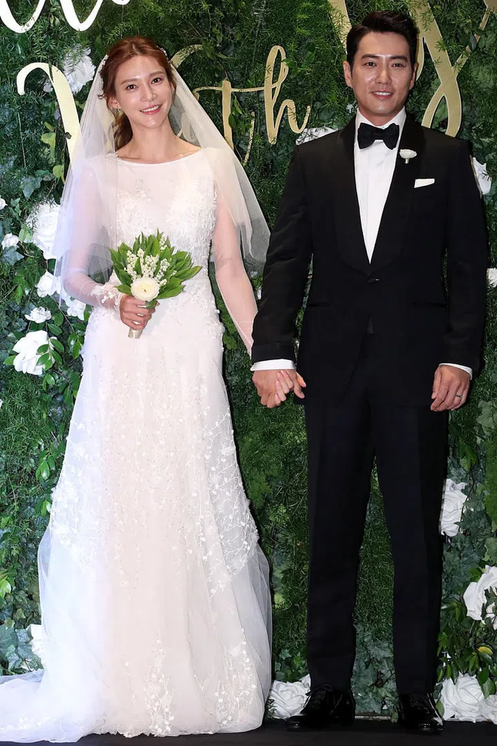 Korean celebrity wedding dress deals