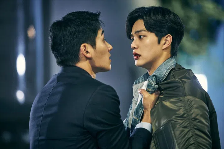 Jung Ga-ram (left) and Song Kang (right) in season two of Love Alarm.