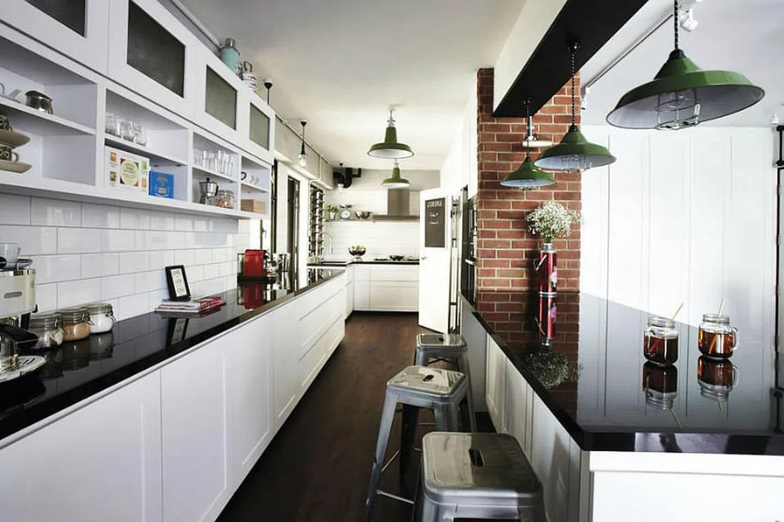 13 inspiring & ingenious HDB kitchen designs for your new flat - Her ...