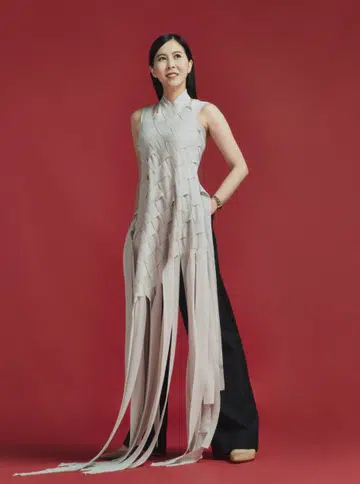 Portrait of Lynette Tan, Space Faculty CEO, for Her World Hello Possibilities Singtel Award