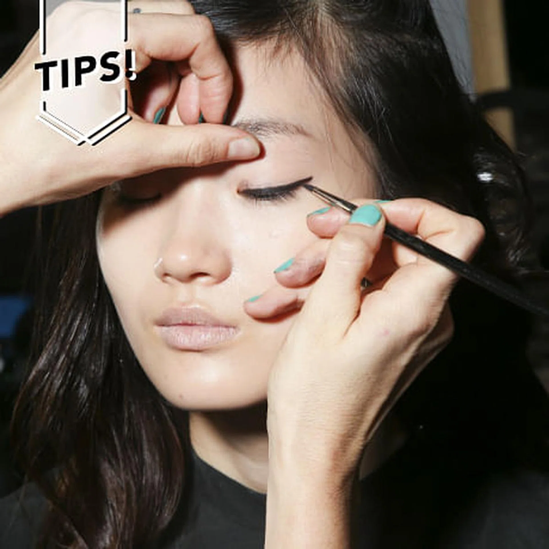 how to fix makeup mishaps smudges while out at a party - thumb