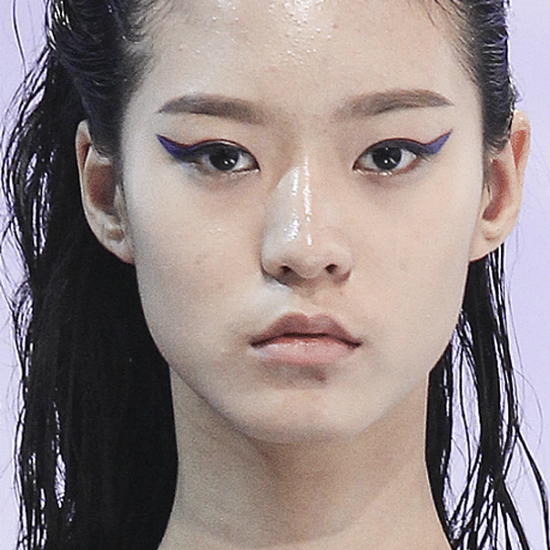 Expert tricks to make your eye makeup last all day on oily eyelids!