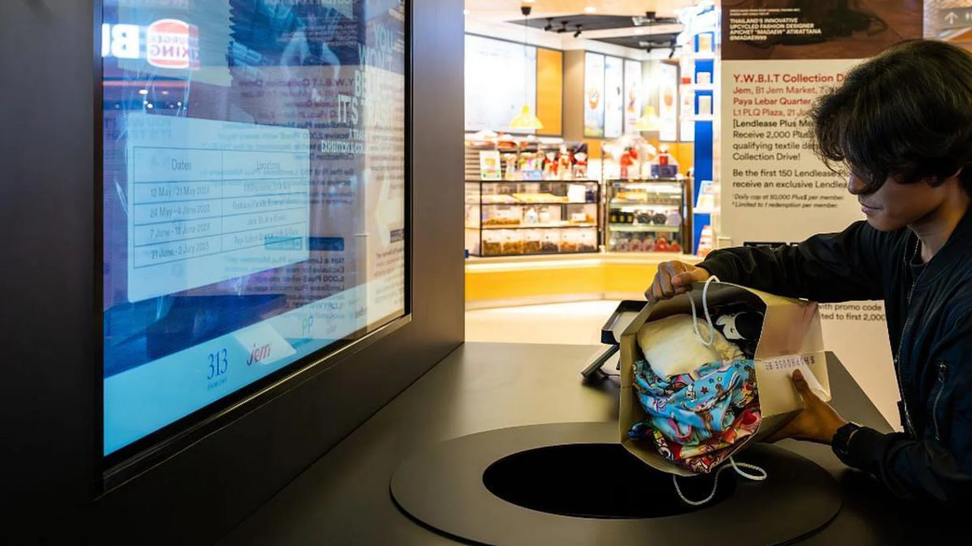 In the Y.W.B.I.T 2023 Trash to Couture Fashion Design Contest, out of over 100 participants, only 10 finalists’ masterpieces were exhibited.