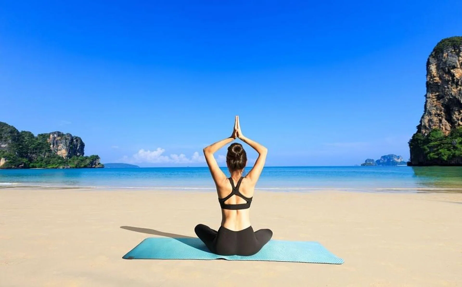 a6_beach_yoga