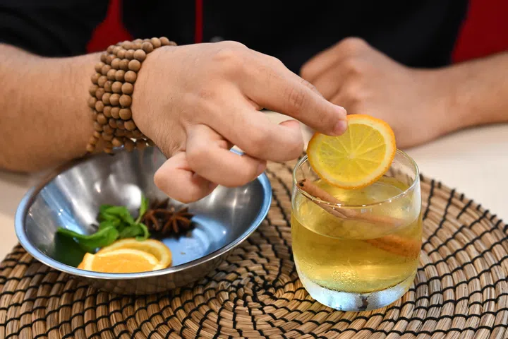 Tea made from orange.

Story on how to turn your mandarin orange peels into syrups, tea, infused oils, and natural cleaners.