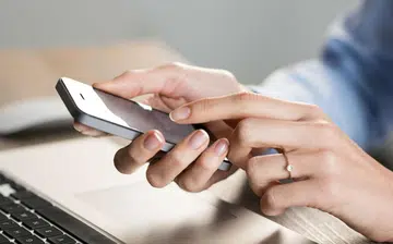 01_tapped_phone