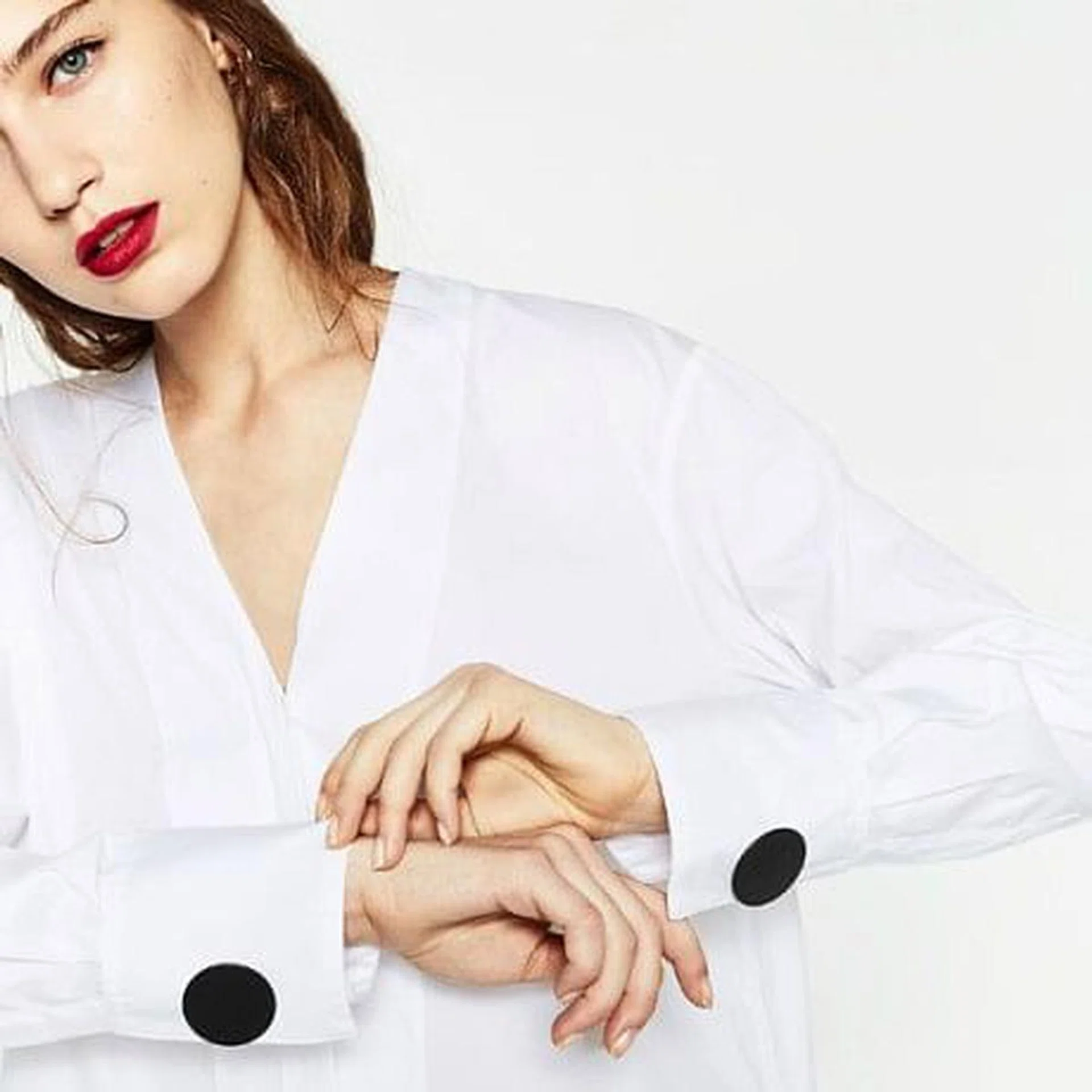15 long-sleeved work blouses to upgrade your professional look for the office - thumbnail