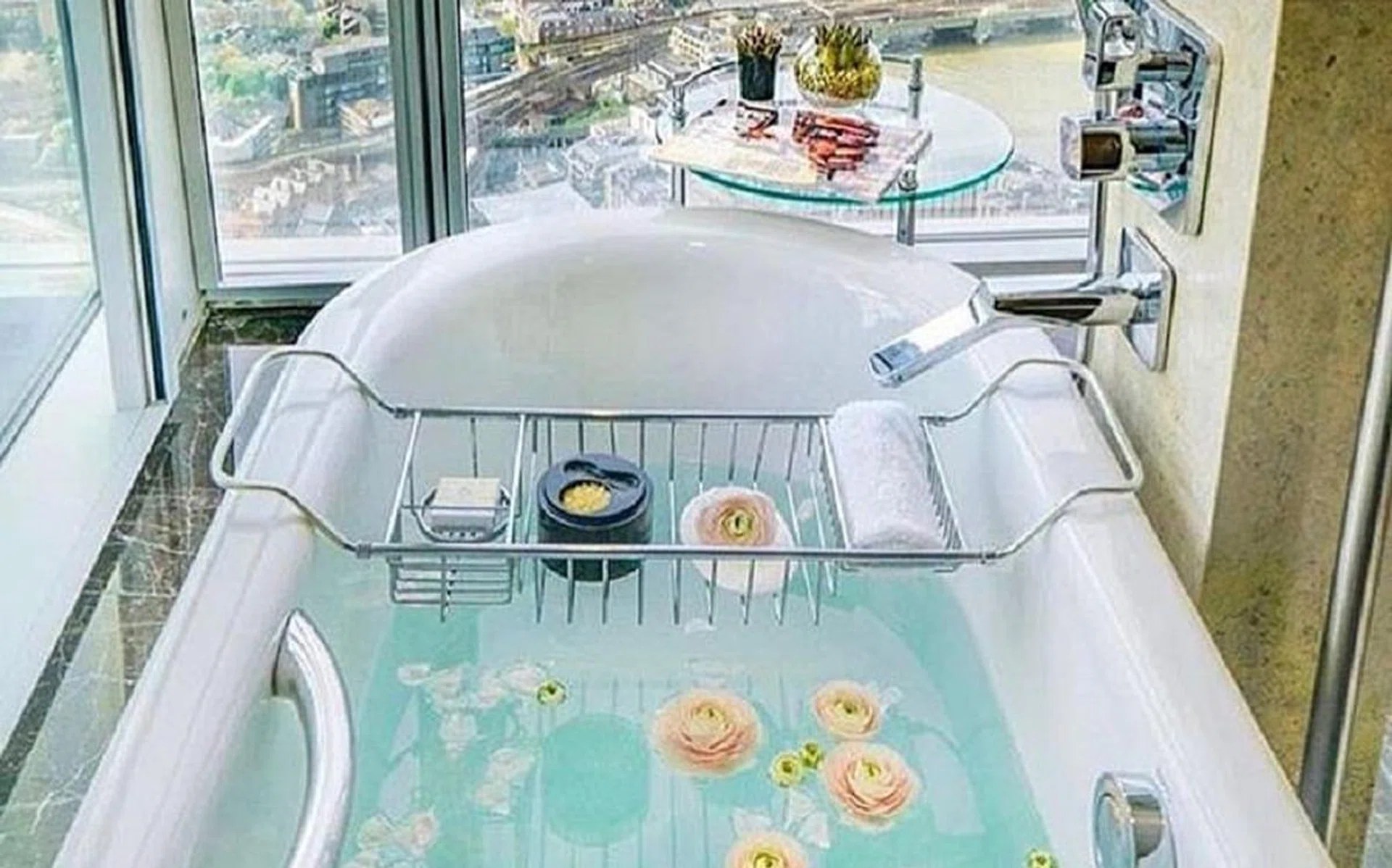 bathtubsoftheworld_michutravel