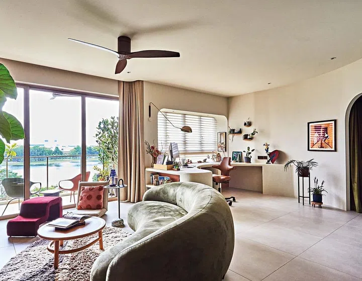 The gentle curves around the home lend a touch of elegance to the space.