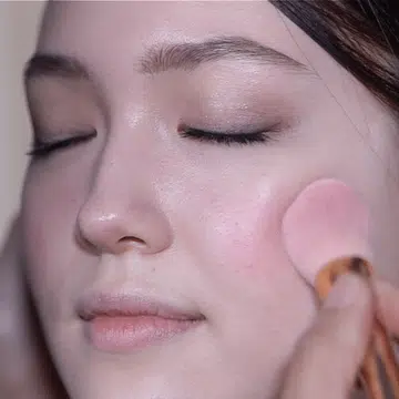 #MakeupMonday: How to apply trendy Korean-style blusher and lip stain like a pro!