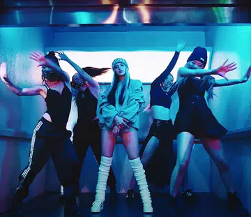 blackpink lisa sweatshirt lalisa music video