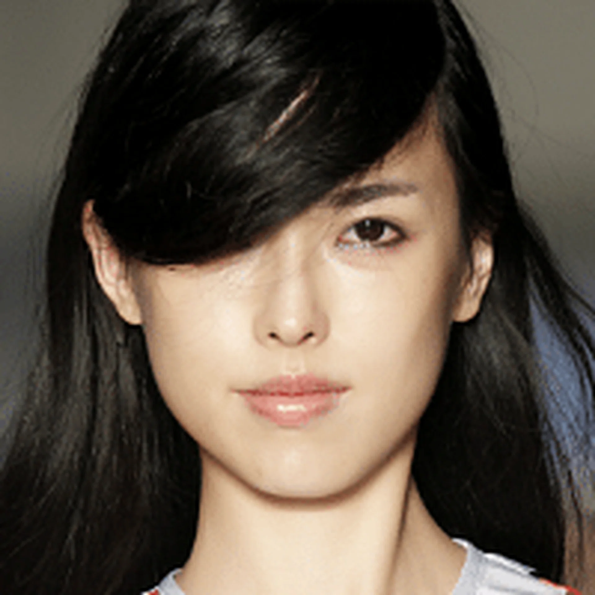 T Au Jour Le Jour S15 M 3 Ways to style your fringe while growing your hair out.png