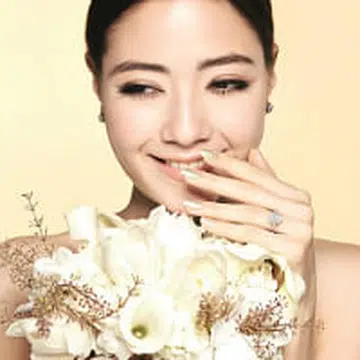 sally hansen gold_thumb.jpg