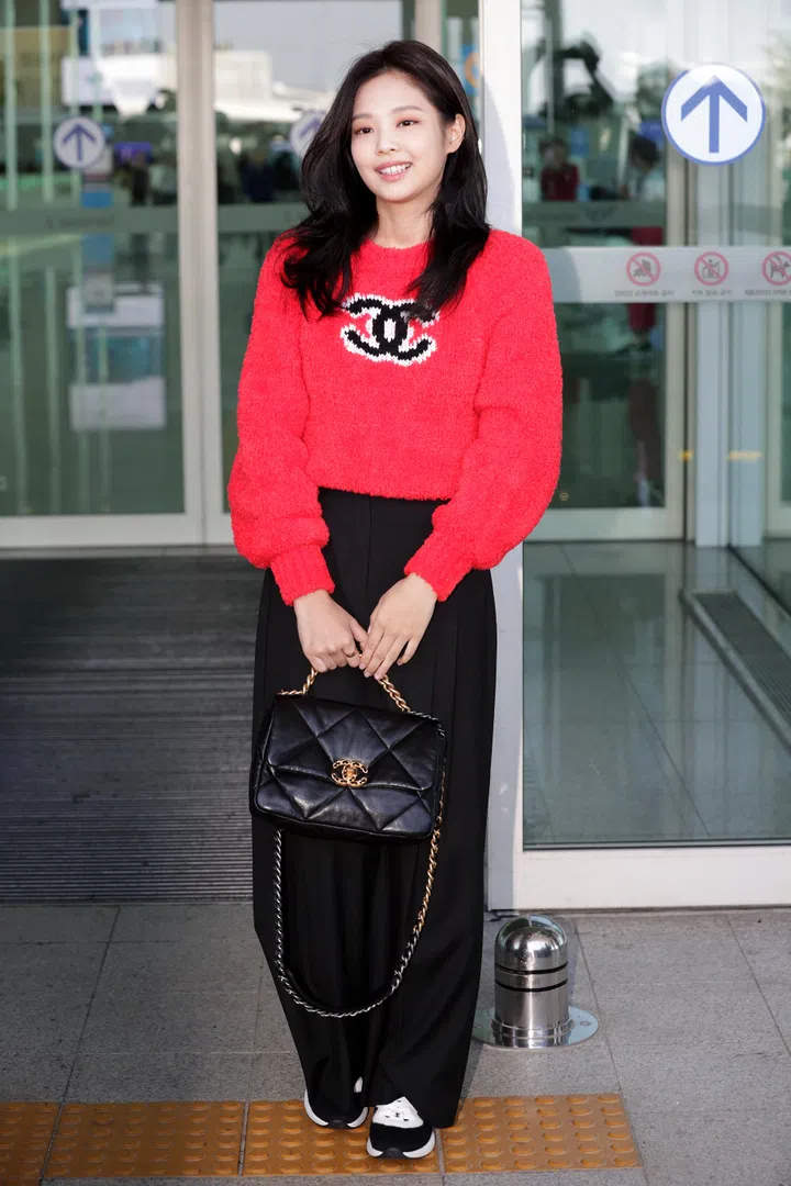 INCHEON, SOUTH KOREA - SEPTEMBER 29: Jennie of South Korean girl group BLACKPINK is seen on departure at Incheon International Airport on September 29, 2019 in Incheon, South Korea. (Photo by Han Myung-Gu/WireImage)