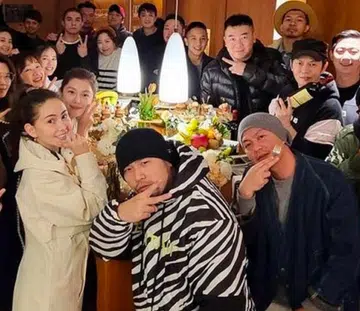 Singer Jay Chou doctors photo to slim down wife's belly, sparking pregnancy rumours