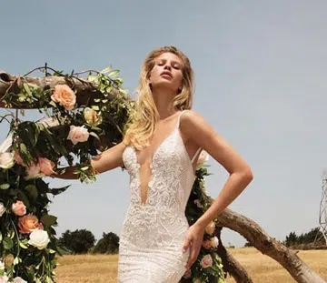 posing_for_wedding_photos