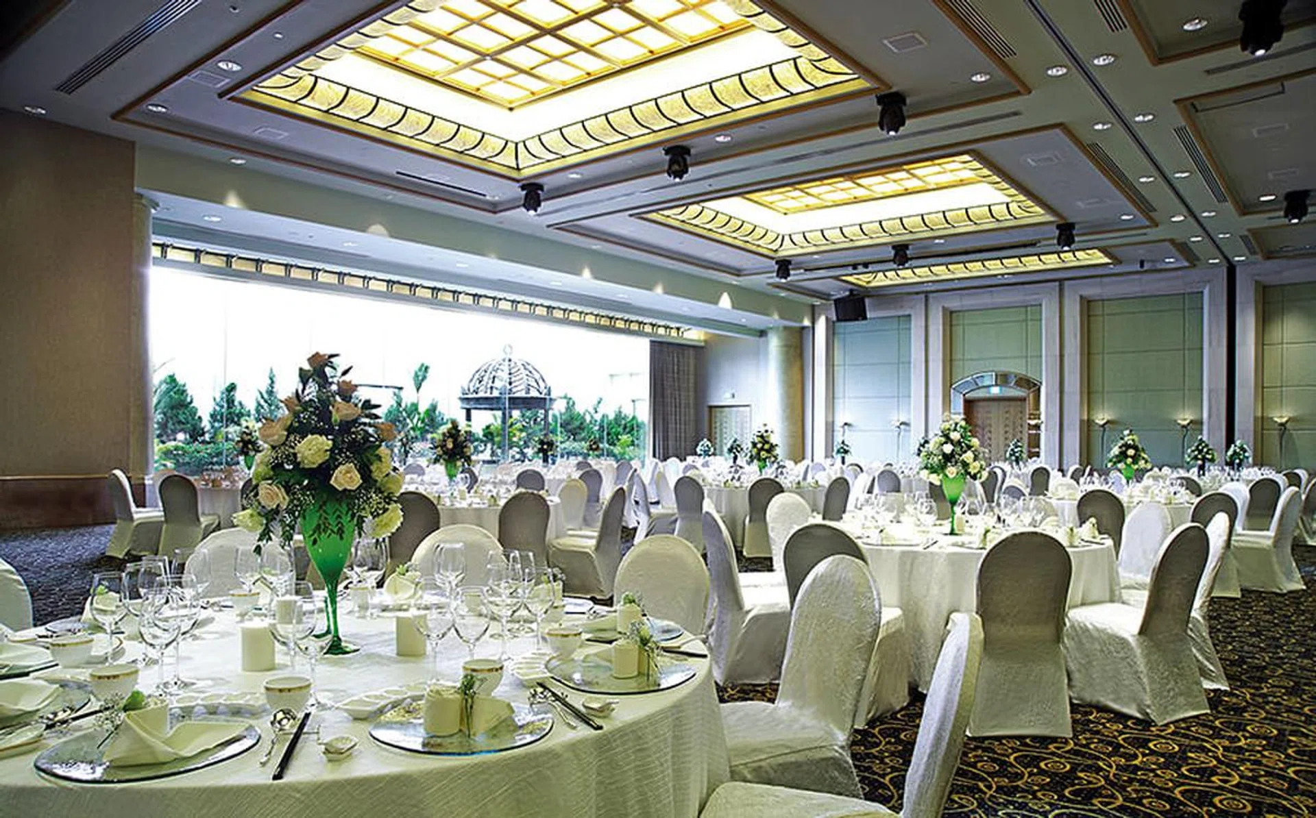 grand_ballroom_wedding_set_upr