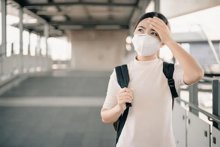 Woman wearing the N95 mask