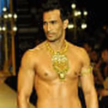 Would Singaporean men wear jewellery?