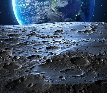 900_560_moon