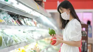 if touching vegetables could have led to Covid-19 spread, should I wear gloves when grocery shopping?