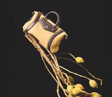 Photography: Angela Guo, Creative Direction: Lena Kamarudin, Floral styling: Fawn World