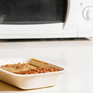 4 foods you should never reheat in your microwave oven
