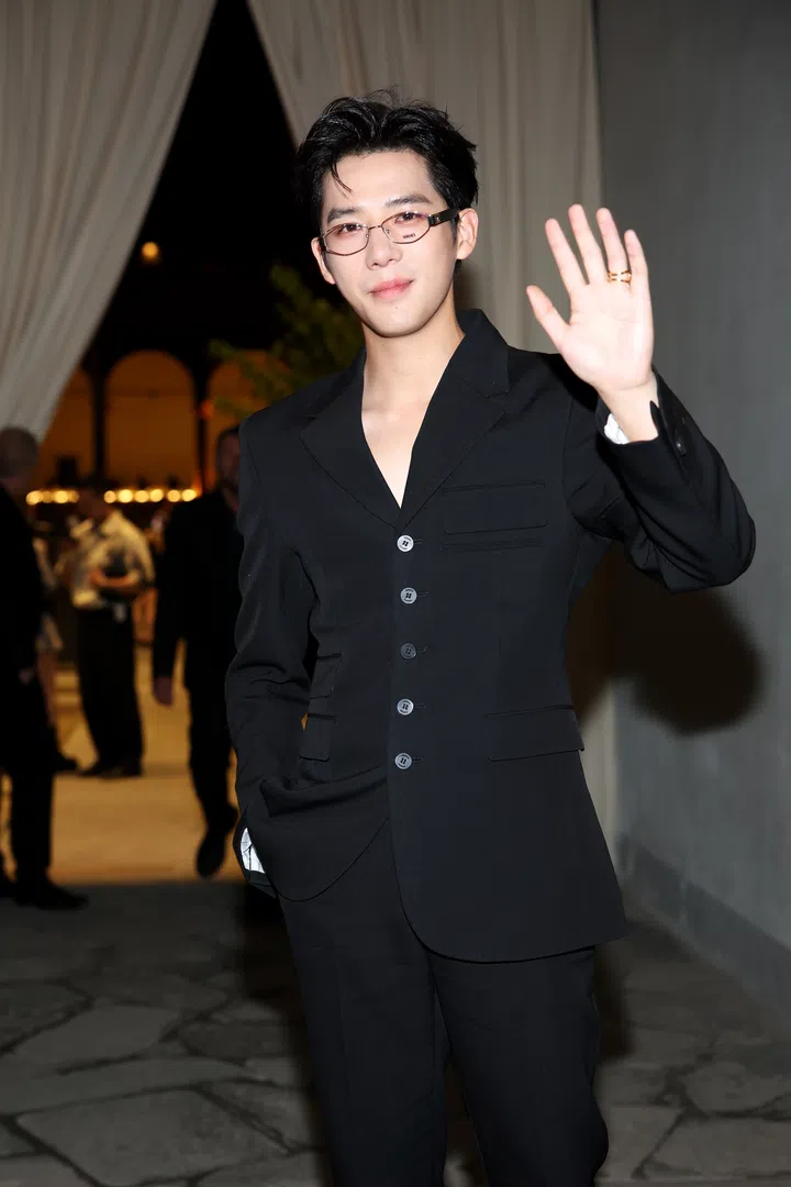 MILAN, ITALY - SEPTEMBER 20: Wang An-yu attends the Versace fashion show during the Milan Womenswear Spring/Summer 2025 on September 20, 2024 in Milan, Italy. (Photo by Daniele Venturelli/WireImage)