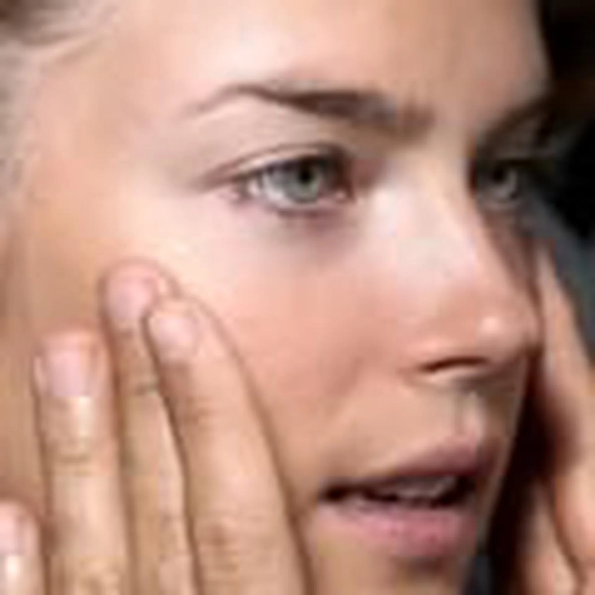 victoria-bartlett-spring-2010-new-york-backstage-beauty-tn