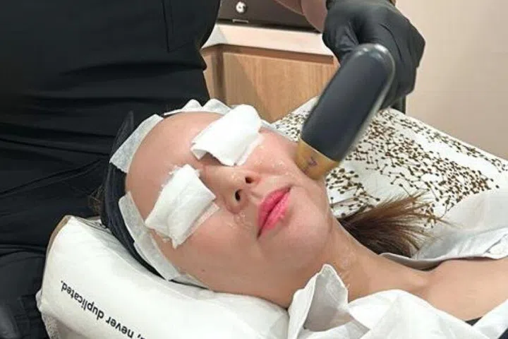 The Soprano Titanium Lifting phase of the TitaFrax treatment targets skin concerns along the jawline and lower face. 