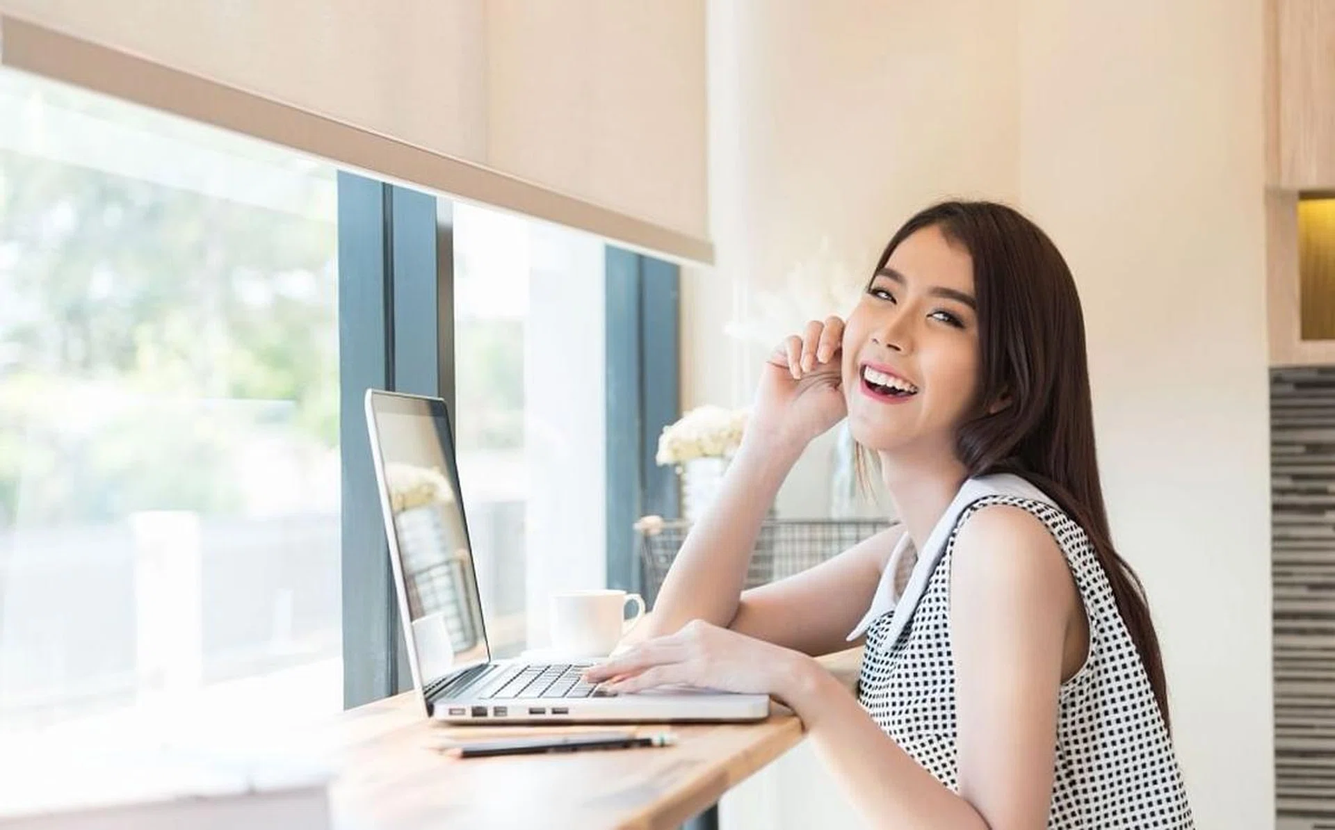 woman-work-computer