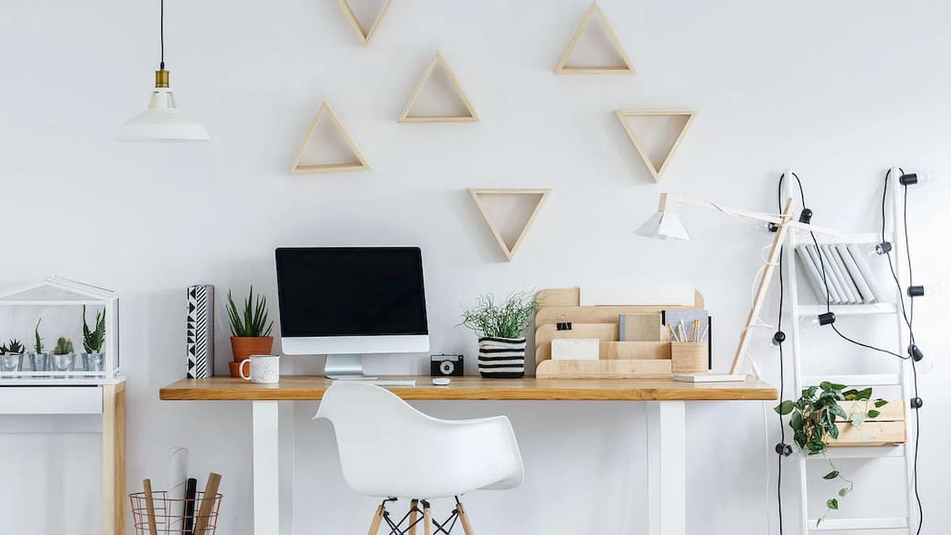 stylish-ways-spruce-up-home-office-space