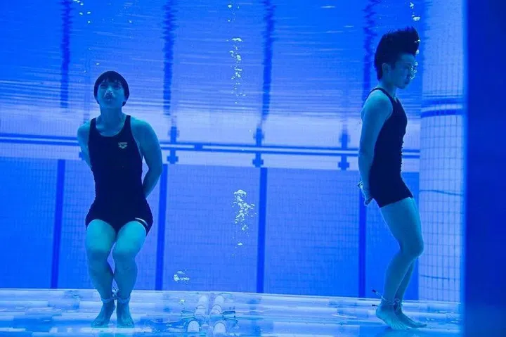 Captain Angelia Tan (left) and Cpt Jhosy Ng doing diving exercises at Sembawang Camp on April 8. ST PHOTO: AZMI ATHNI
