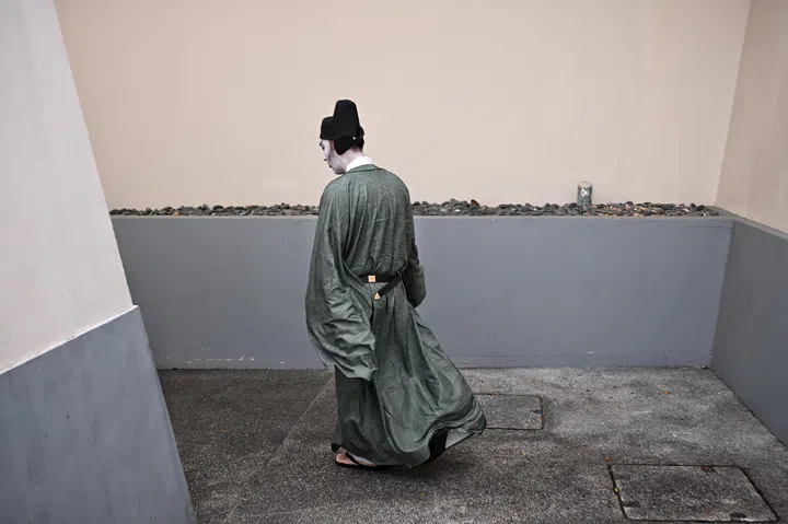 ST20240918_202442800939 Kua Chee Siong/ kxhalloween27/
Profile of scare actor Jonathan Cheong at Haw Par Villa on Sep 18, 2024.
Singapore may not have autumn leaves, but Singaporeans can tell the end of the year is near when the Halloween scares arrive, most notably at Universal Studios' Halloween Horror Nights.
Behind the scenes, a group of scare actors and technicians make these frights and effects possible. These workers (both seasoned veterans and fresh faces) share how it feels to make a living by scaring others.