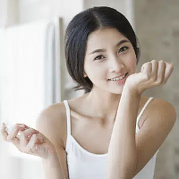 3 Tips to make your perfume last longer in Singapore! T.png