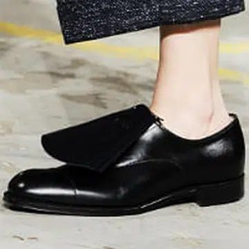 tips for breaking in new shoes THUMBNAIL