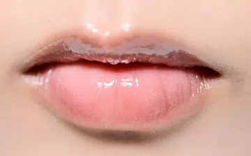 10_high-shine_lip_glosses_for_high_impact_lips_rect_