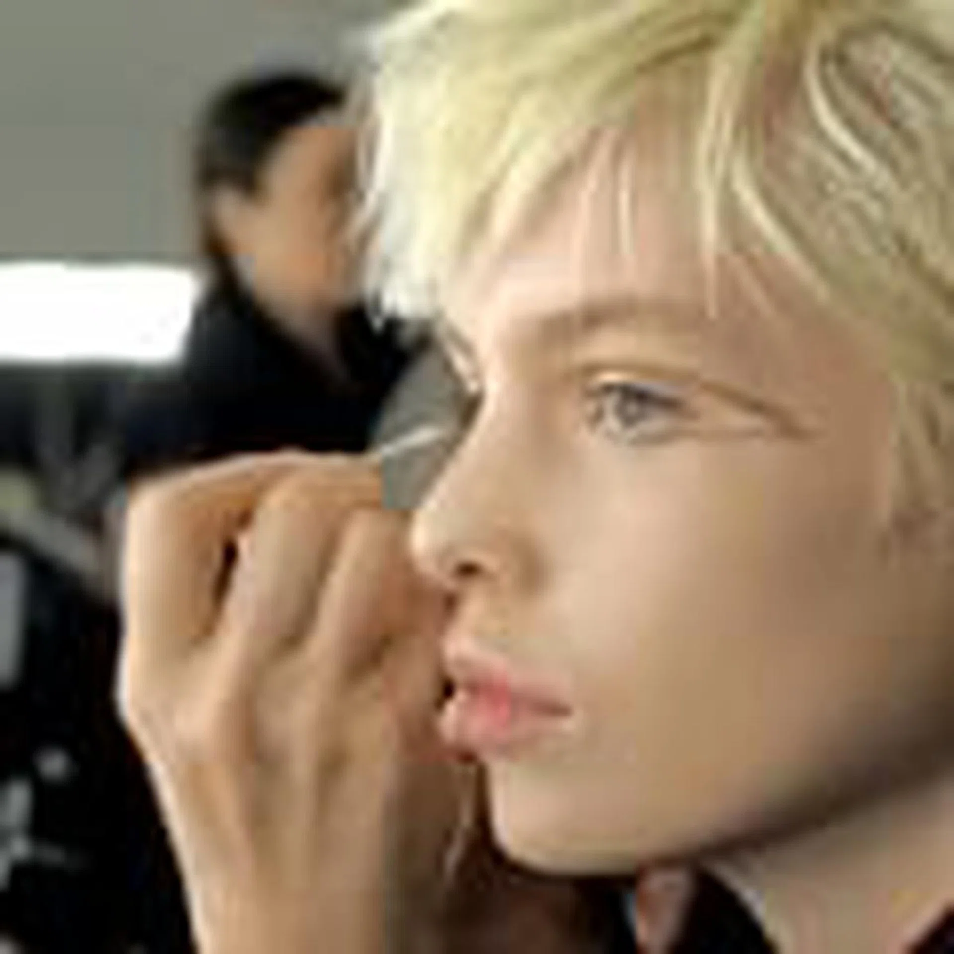 vivienne-westwood-spring-2010-backstage-makeup-tn