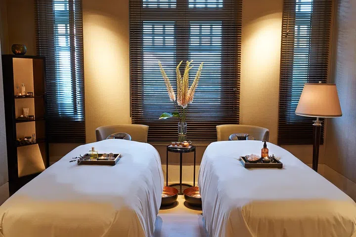treatment room spa capitol kempinski hotel singapore best invigorating massage