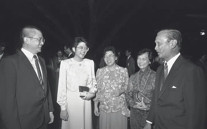 President's Scholar, Christine Yap Hui Ann and her parents, Mr Eugene Yap (L), MP for Mountbatten and Mrs Yap (C) chatting with President Wee Kim Wee (R) and Mrs Wee at the Istana.