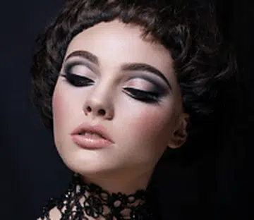 Makeup tutorial How to create the modern smoky eye t.png