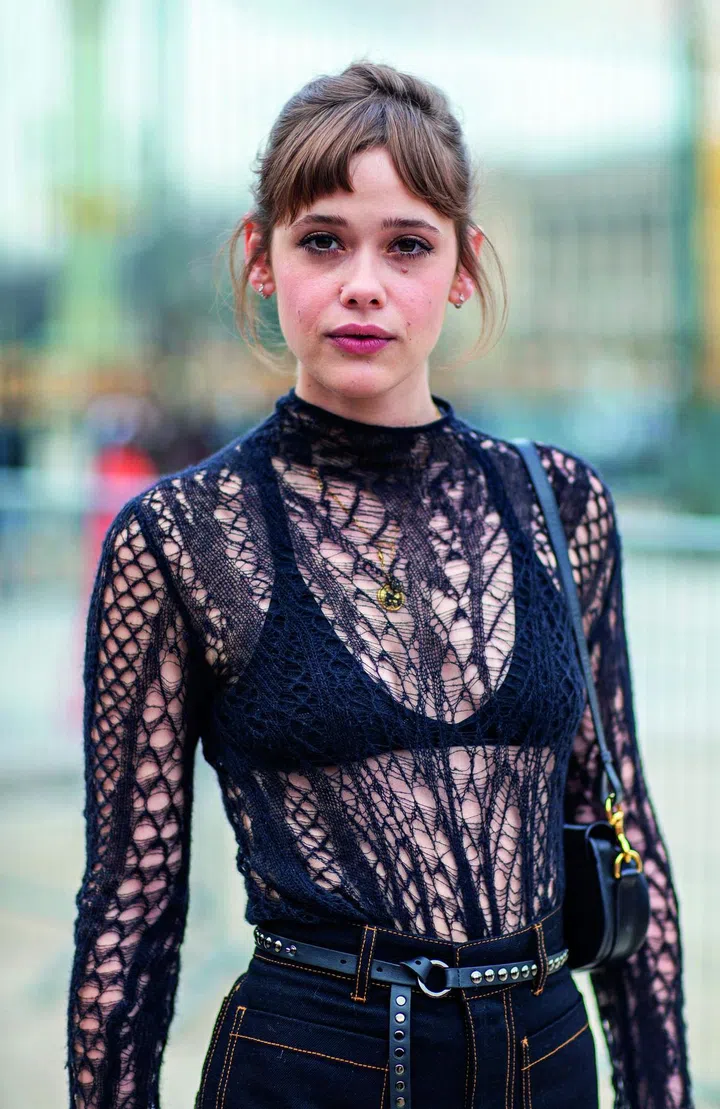 A fashion person in a Street Style photo out of Dior Women Ready to Wear Fall Winter 2022/2023 Fashion Show in Paris, France in March 2022 Paris Fashion Week