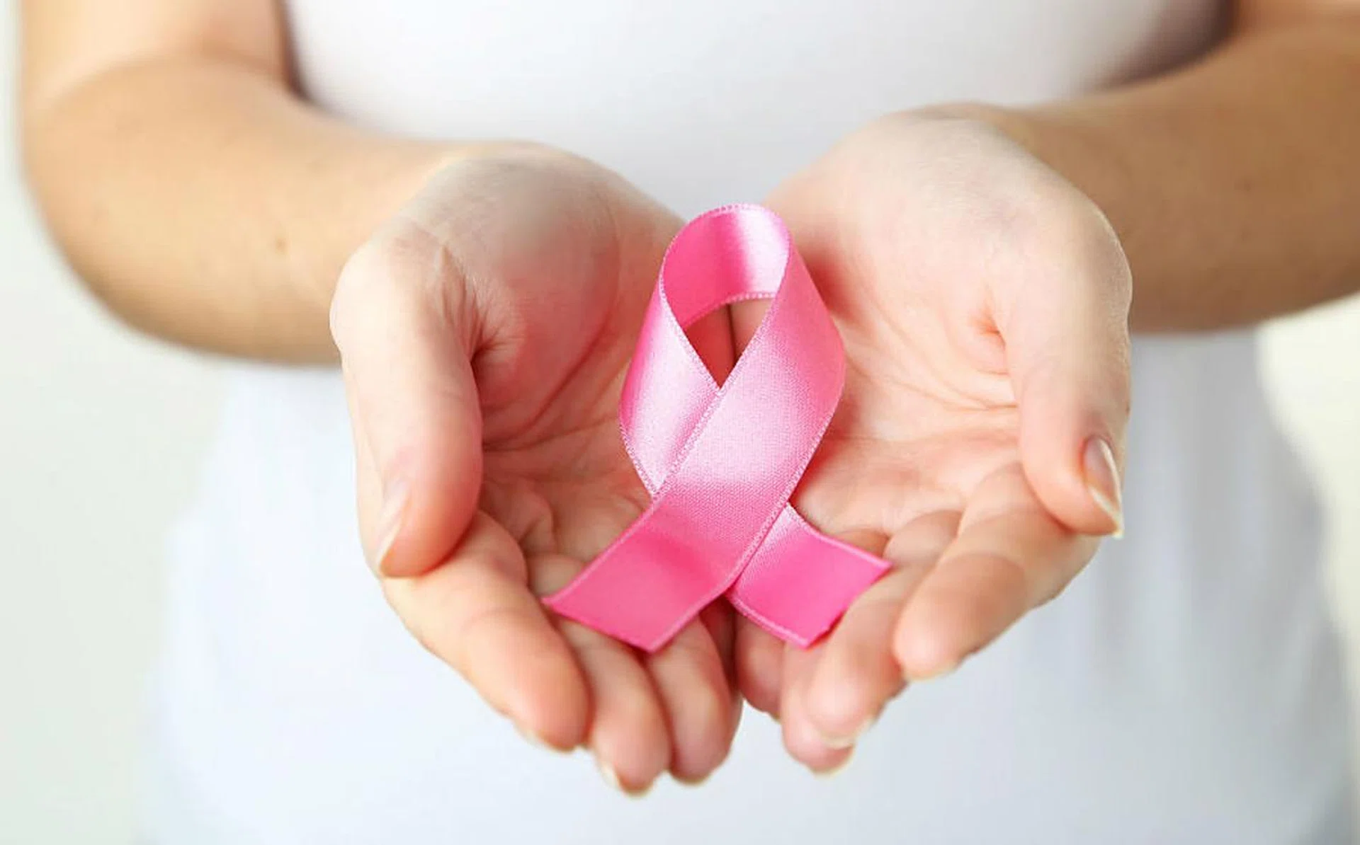 6_beauty_products_to_buy_to_raise_funds_for_breast_cancer_research_900px