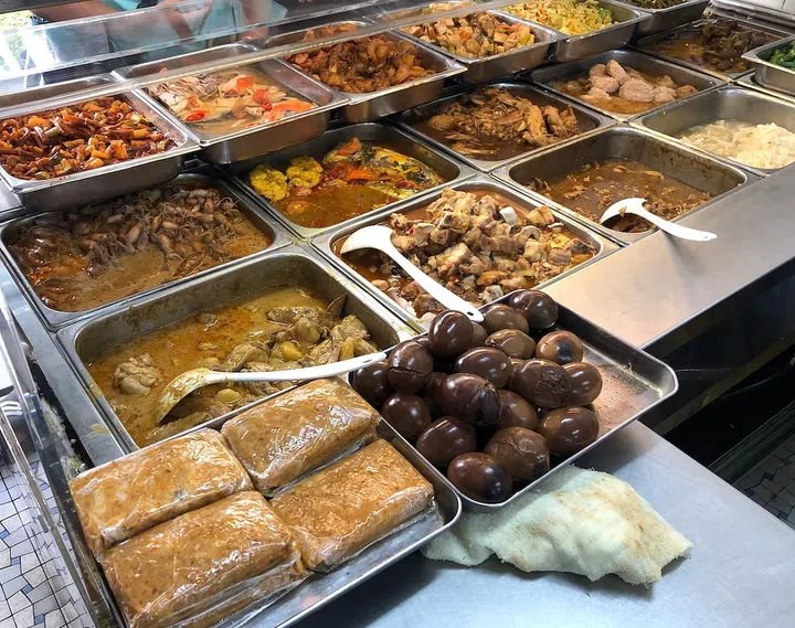 We reviewed and ranked the best Hainanese scissor-cut curry rice in ...
